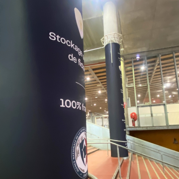 Caches colonnes sur mesure pour Lille Grand Palais : Combinez esthétique et communication !