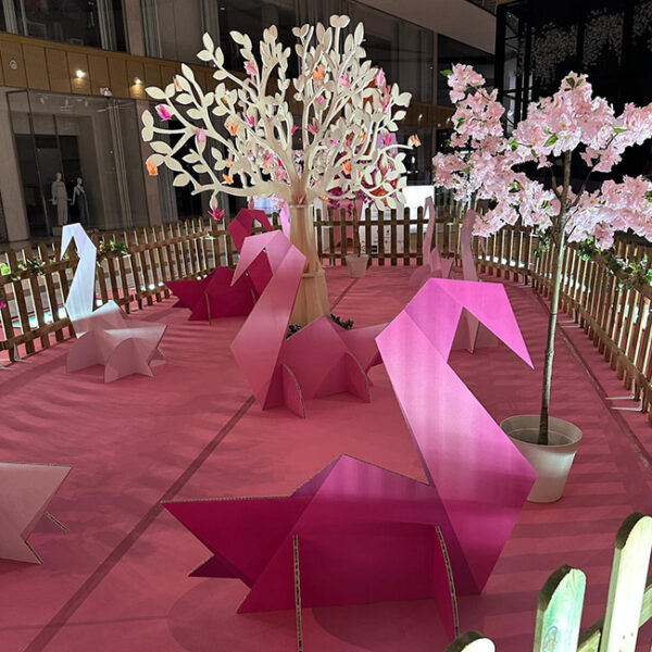 Un arbre à vœux en bois sur mesure, symbole de partage